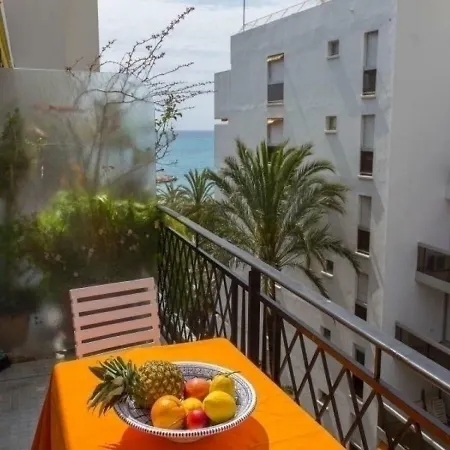 3pavec Terrasse Proche Plages Et Centre 1